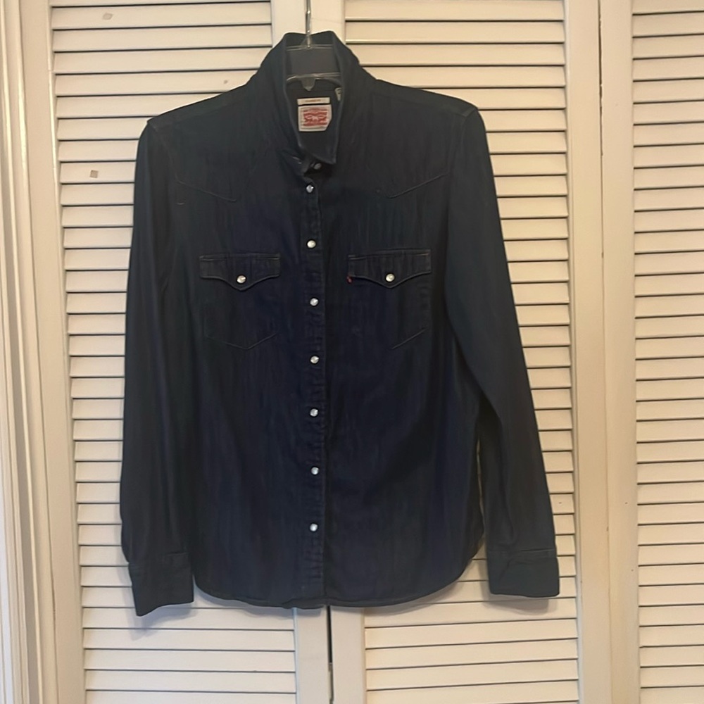 A vintage Levi’s women’s sz Lg, navy denim shirt